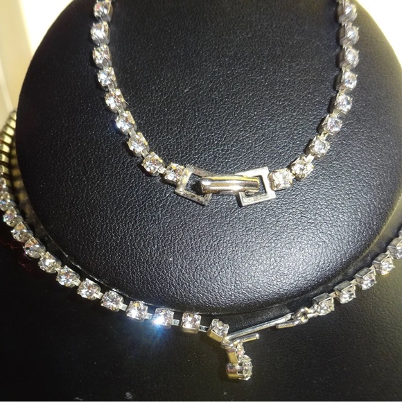 Vintage Sparkle V-Cut Necklace Set - Picture 7 of 7